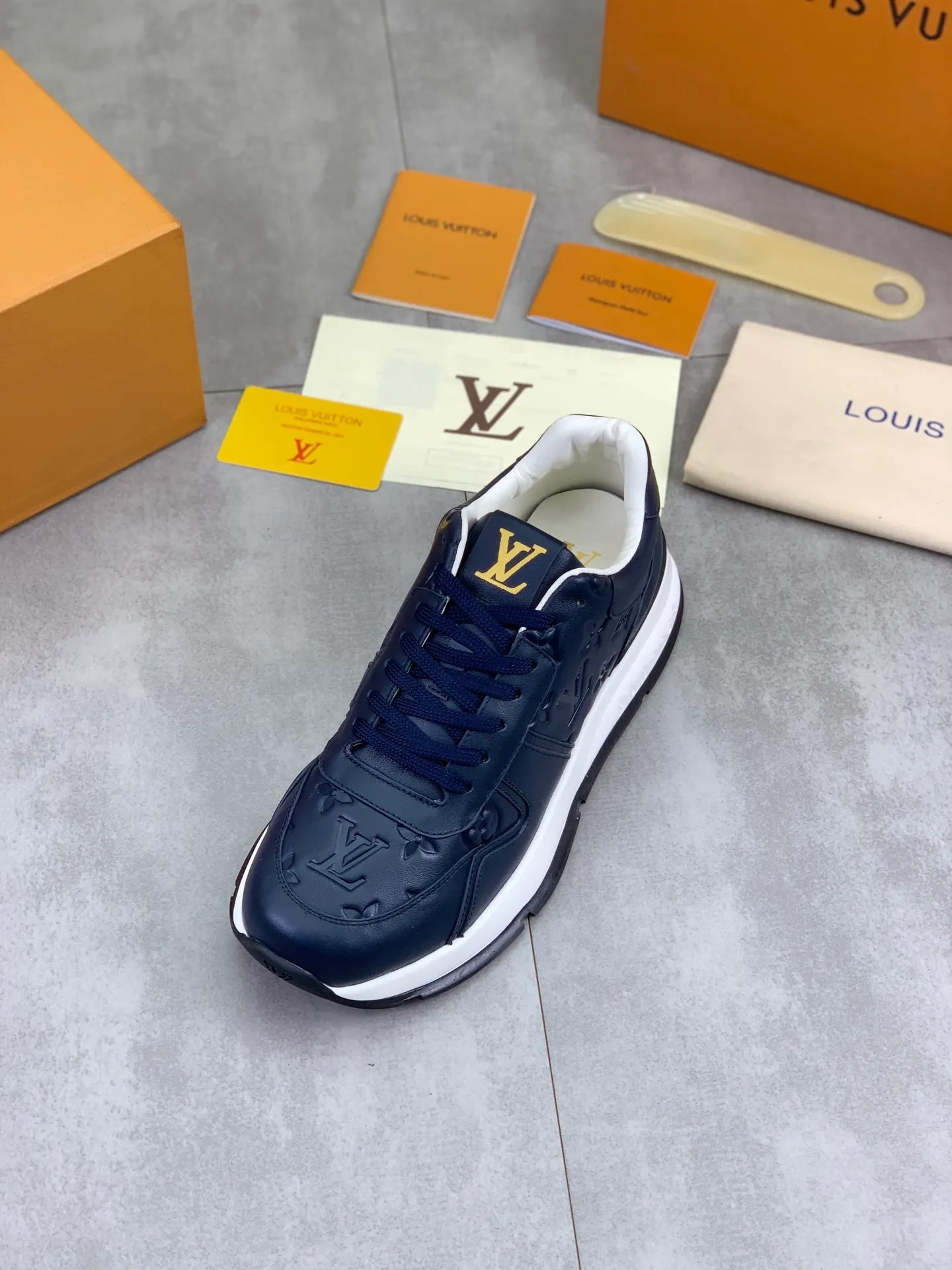 Factory price P820 💶 Top version [LOUIS VUITTON] counter series (original order) new style 🍀LV Louis Vuitton - top version LV classic high-top trendy shoes! Made of imported original craft calfskin, original breathable lining, and original wear-resistant, lightweight, high-end TPU outsole! High quality products! 3️⃣ colors available, size: men’s 39-44 (38 45 customized)